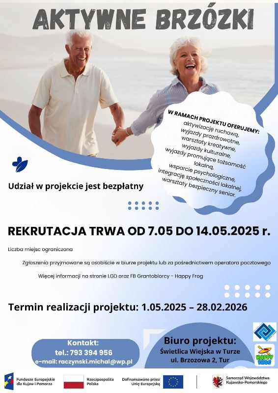 Plakat zapraszający do udiału w projekcie. Para seniorów zadowolonych idzie plażą.